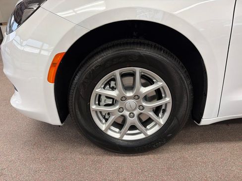 New 2027 Chrysler Pacifica LX FWD image 4