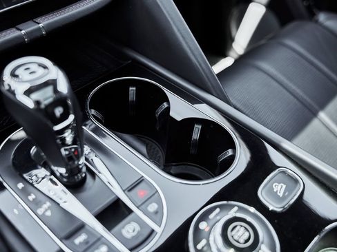 Used 2021 Bentley Bentayga AWD/4WD image 70