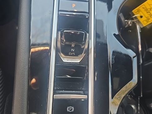 Used 2024 Volkswagen Atlas Cross Sport SE image 4