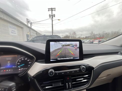 Used 2022 Ford Escape SEL image 17