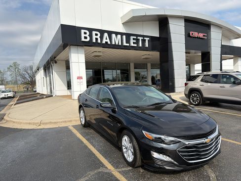 Used 2025 Chevrolet Malibu LT image 3