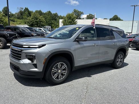 New 2025 Chevrolet Traverse LT image 4