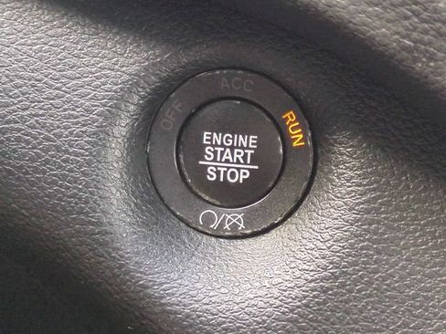 Used 2019 Jeep Cherokee Limited FWD image 31