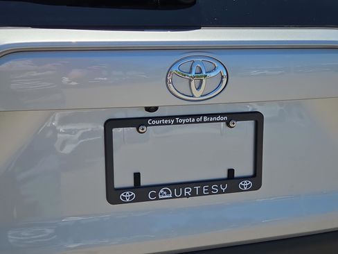 Certified 2025 Toyota RAV4 XLE w/ Convenience Package FWD image 32