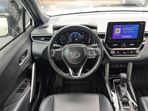 Used 2025 Toyota Corolla Cross AWD Hybrid w/ Convenience Package image 17