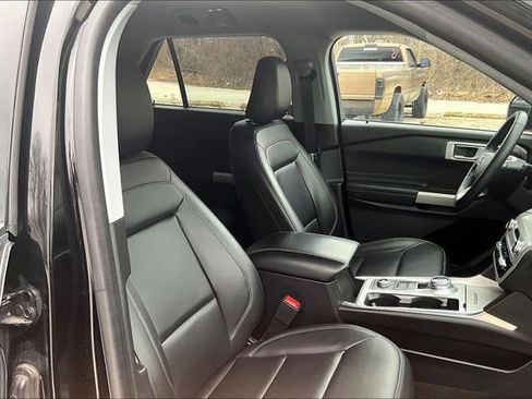 Used 2023 Ford Explorer XLT w/ Equipment Group 202A AWD/4WD image 7