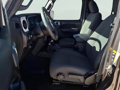 Used 2024 Jeep Gladiator Sport image 11