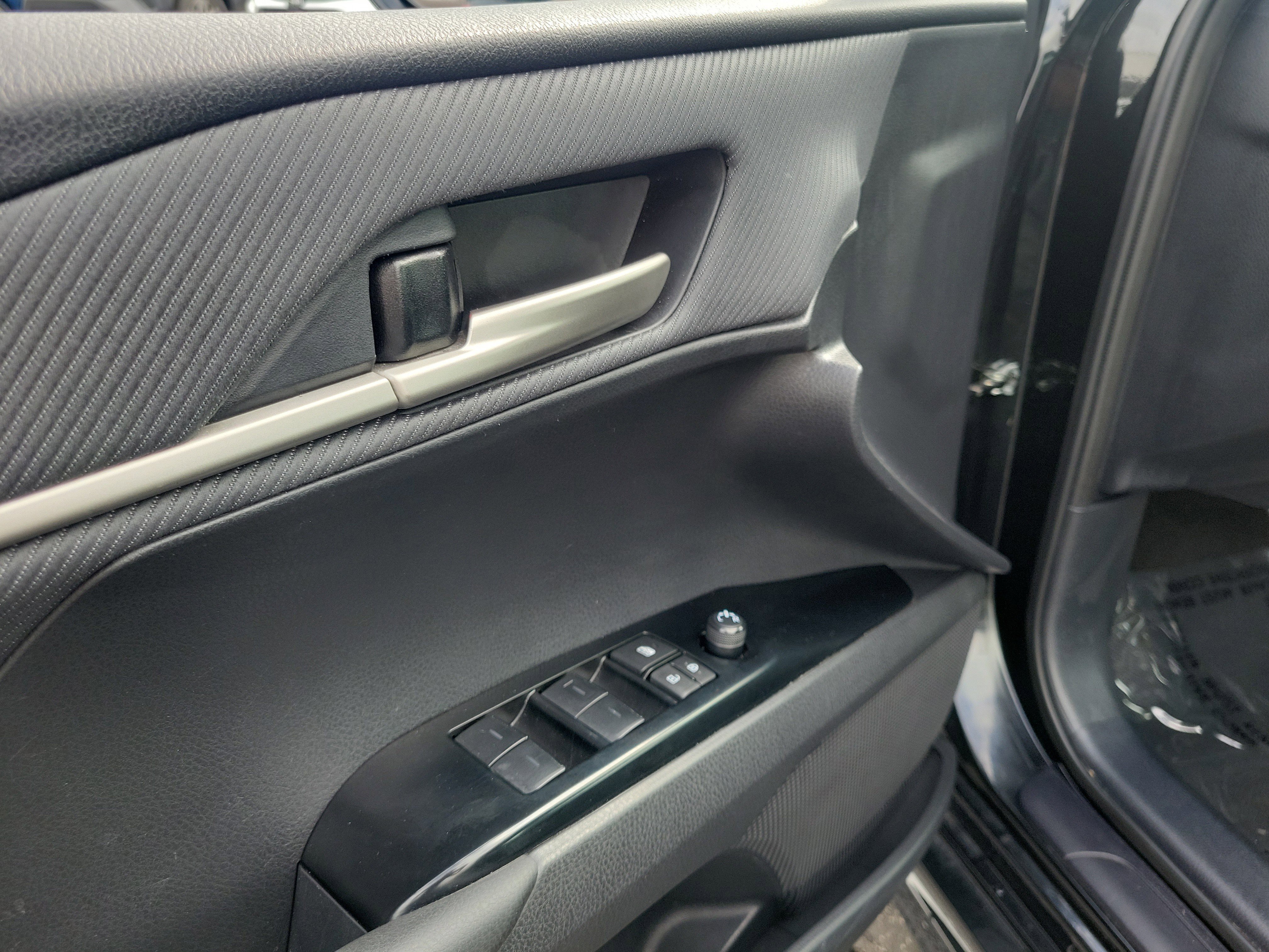 Used 2025 Toyota Camry SE FWD image 18