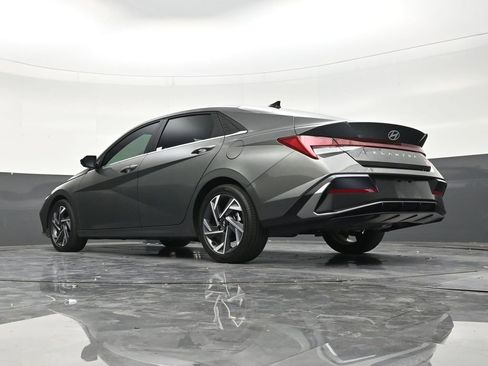 Used 2025 Hyundai Elantra SEL FWD image 23