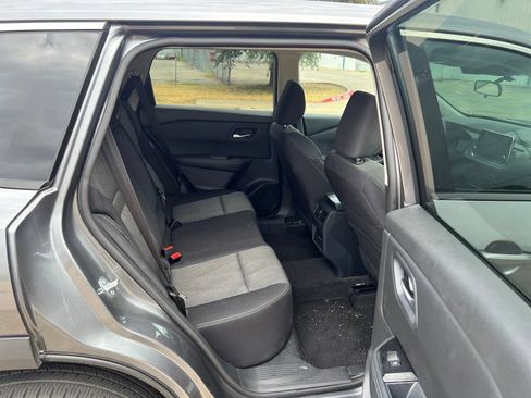 Used 2024 Nissan Rogue SV FWD image 17