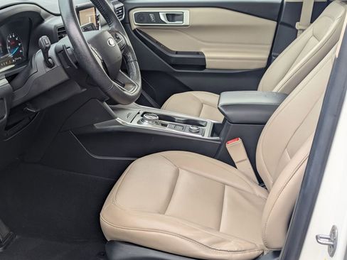 Used 2020 Ford Explorer XLT w/ Equipment Group 202A image 11