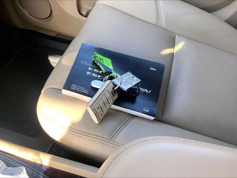 Used 2014 Cadillac Escalade Luxury RWD image 12