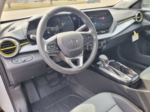 New 2026 Chevrolet Trax LT w/ Midnight Edition FWD image 9