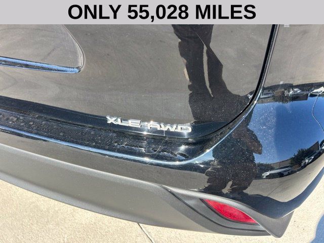 Used 2021 Toyota Highlander XLE AWD/4WD image 4