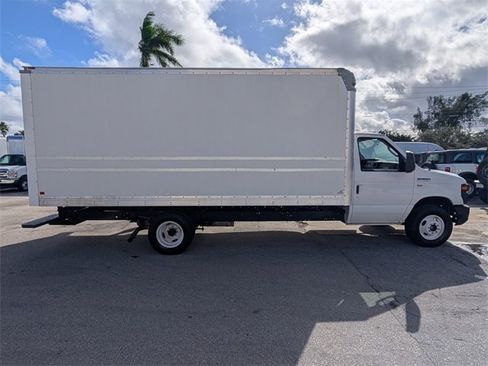 Used 2015 Ford E-350 and Econoline 350 Super Duty image 12