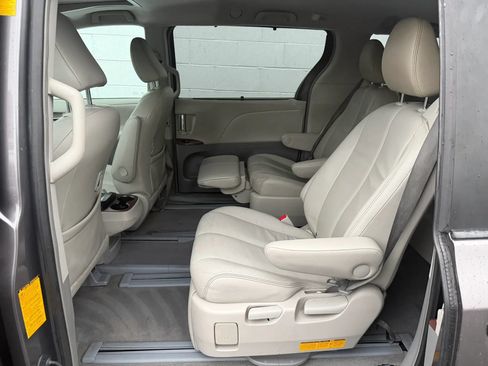 Used 2014 Toyota Sienna XLE AWD/4WD image 20