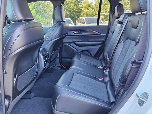 New 2025 Jeep Grand Cherokee Altitude image 11