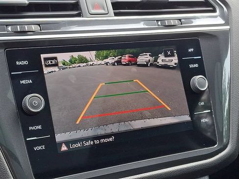 Used 2022 Volkswagen Tiguan SE AWD/4WD image 18