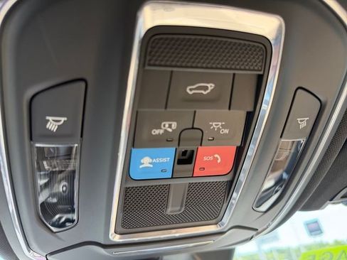 Used 2023 Jeep Grand Cherokee Limited w/ Trailer Tow Package AWD/4WD image 25