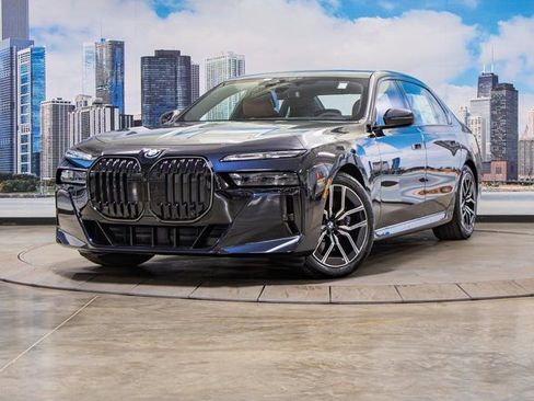 Used 2025 BMW 760i xDrive w/ Executive Package image 2