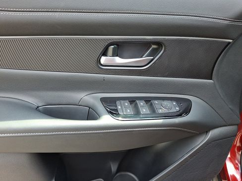Certified 2025 Nissan Murano SV AWD/4WD image 13