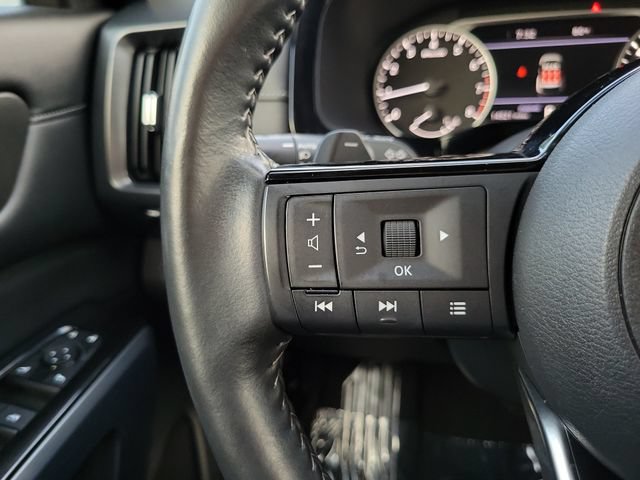 Used 2024 Nissan Pathfinder SL FWD image 15
