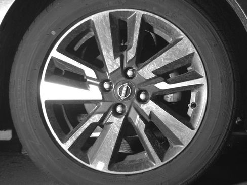 Used 2025 Nissan Versa SV image 13