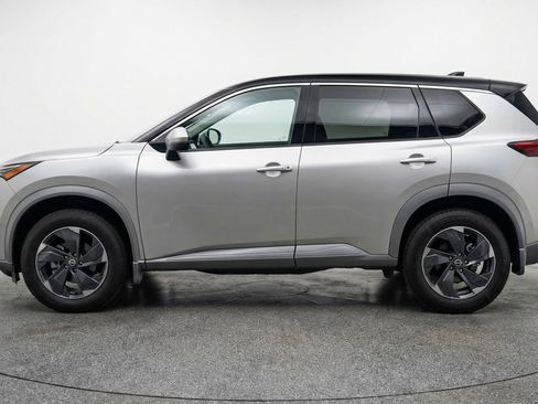 Used 2025 Nissan Rogue SV image 5