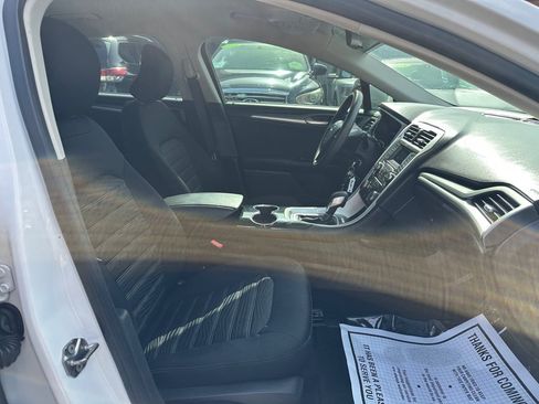 Used 2016 Ford Fusion SE FWD image 13