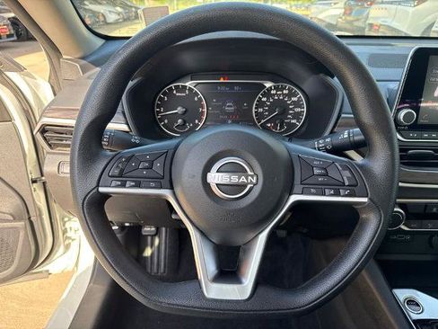 Certified 2025 Nissan Altima 2.5 SV FWD image 11
