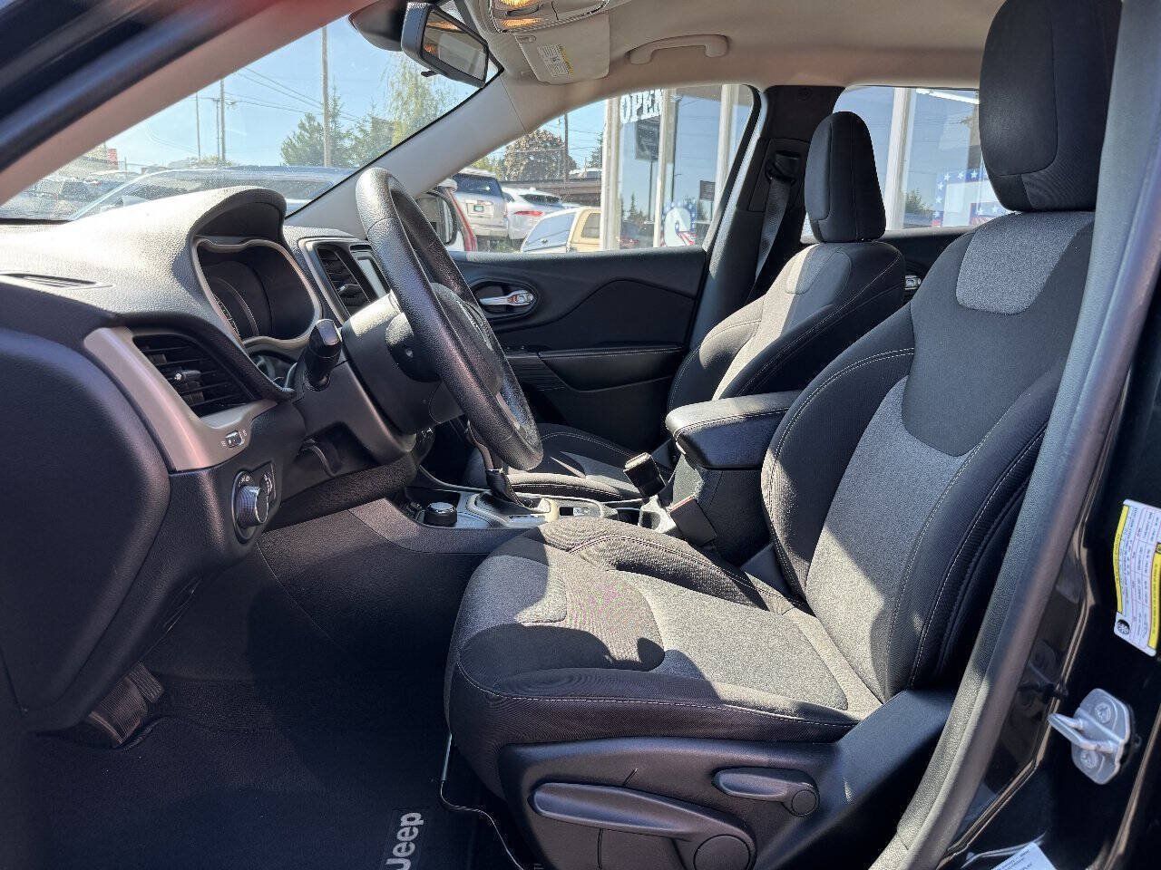 Used 2015 Jeep Cherokee Sport AWD/4WD image 28