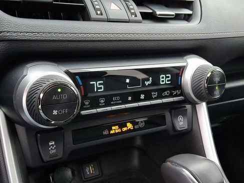 Used 2023 Toyota RAV4 XLE Premium image 17