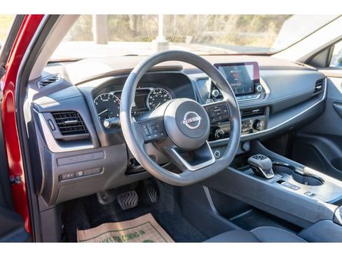 Used 2023 Nissan Rogue S image 10