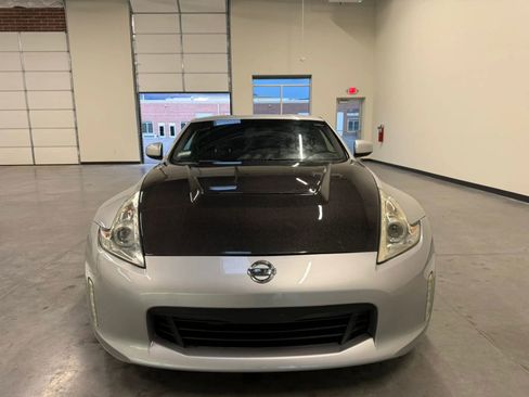 Used 2016 Nissan 370Z Coupe image 2