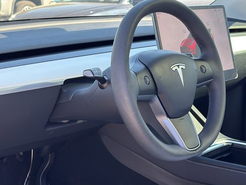 Used 2024 Tesla Model Y Performance image 10