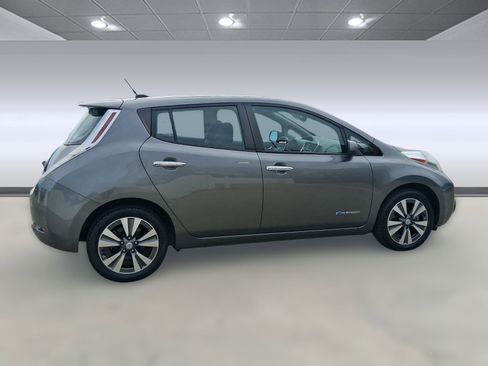 Used 2015 Nissan Leaf SV image 7