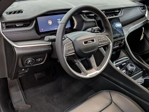 New 2025 Jeep Grand Cherokee Limited image 11