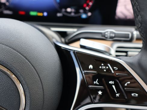 Used 2025 Mercedes-Benz GLE 450e 4MATIC image 34