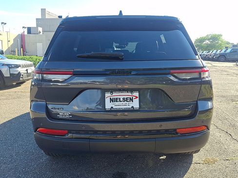 Certified 2023 Jeep Grand Cherokee Altitude AWD/4WD image 29