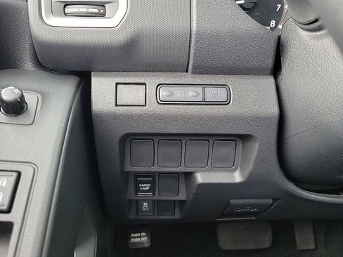 Used 2024 Nissan Frontier SV RWD image 13