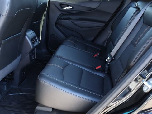 Used 2023 Chevrolet Equinox Premier image 8