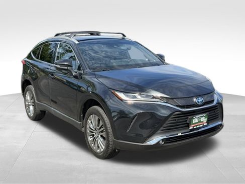 Used 2023 Toyota Venza XLE AWD/4WD image 3