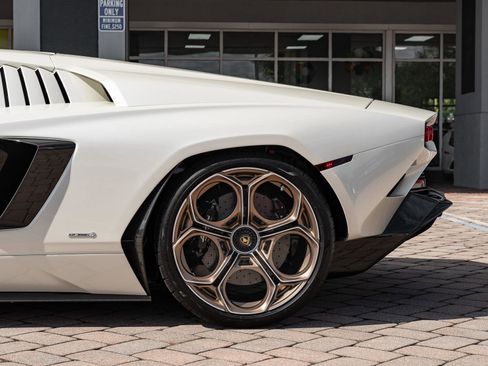 Used 2022 Lamborghini Aventador Countach image 11