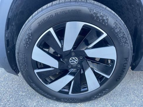 Used 2025 Volkswagen Atlas Cross Sport SE image 30