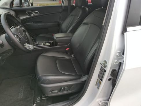 Used 2023 Kia Sportage EX image 11