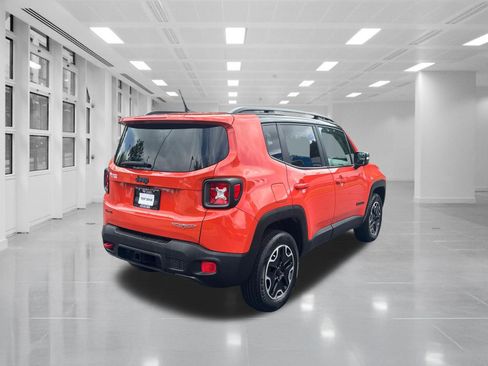 Used 2017 Jeep Renegade Trailhawk w/ Premium Trailhawk Package AWD/4WD image 5