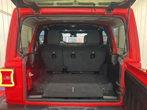 Used 2024 Jeep Wrangler Sahara image 13