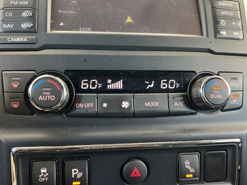 Used 2017 Nissan Titan SV AWD/4WD image 27