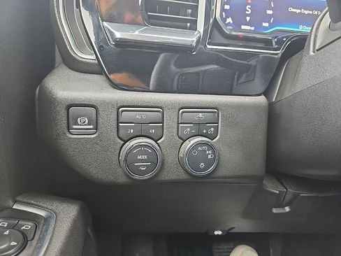 Used 2025 Chevrolet Silverado 1500 LT image 21