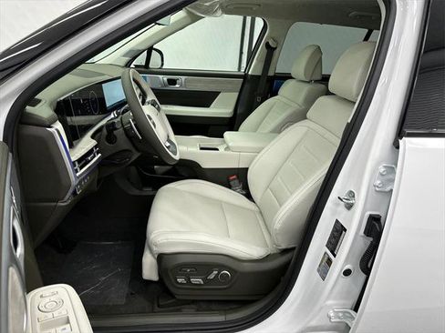 New 2025 Hyundai Santa Fe Calligraphy image 9